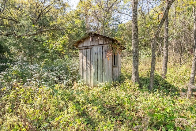 view of outbuilding