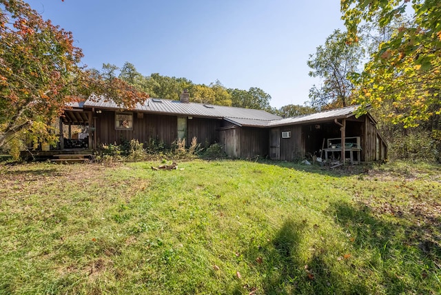 back of house featuring a lawn