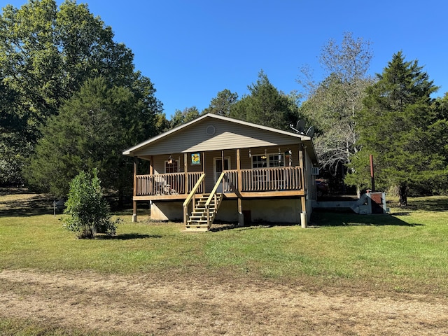 view of front facade featuring a wooden deck and a front lawn