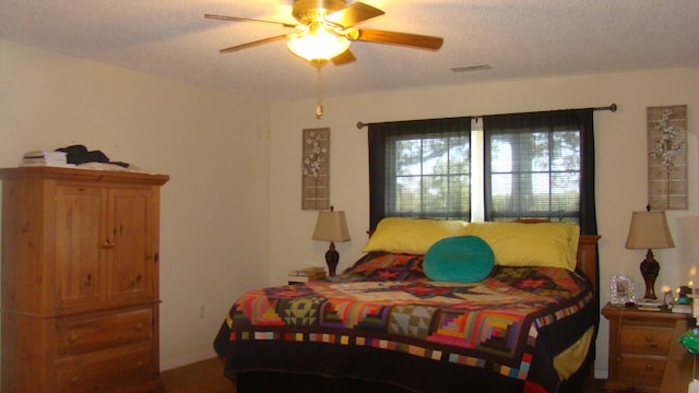 bedroom featuring a textured ceiling and ceiling fan