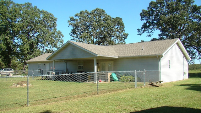 ranch-style house featuring a front lawn