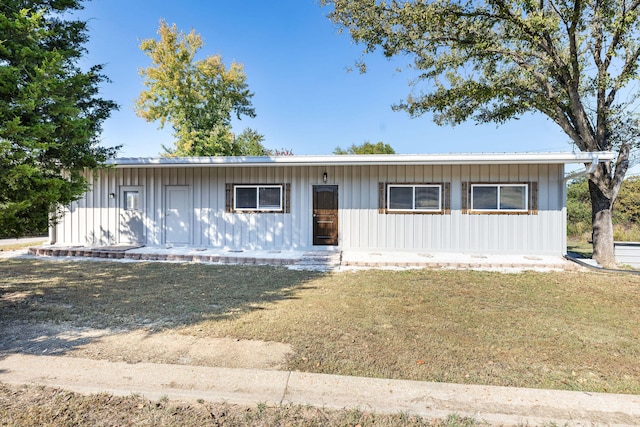 view of front of home with a front yard