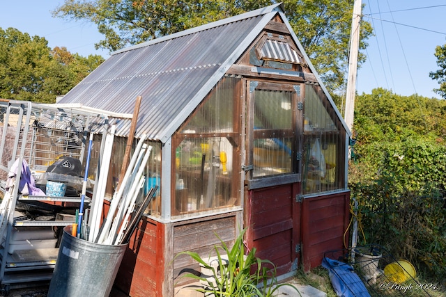 view of outbuilding