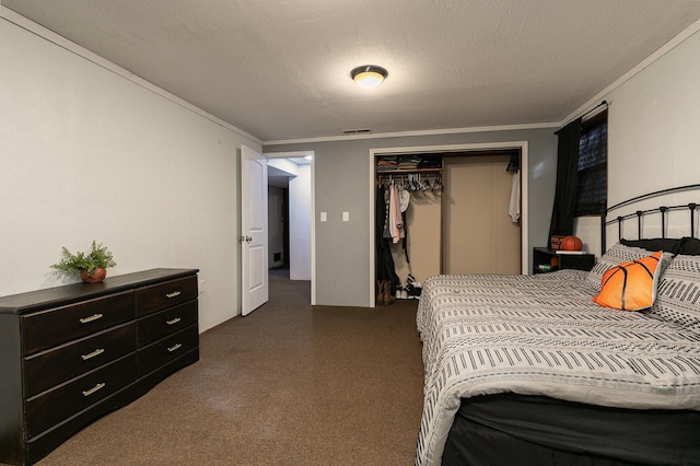 bedroom featuring a textured ceiling, a closet, and ornamental molding