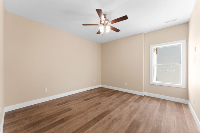 unfurnished room featuring light wood-type flooring and ceiling fan