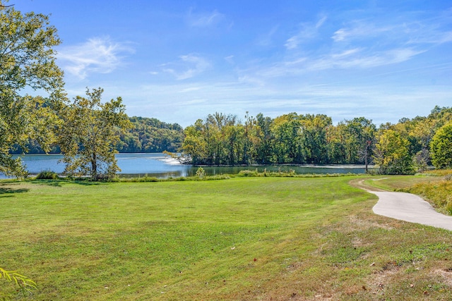 view of yard featuring a water view