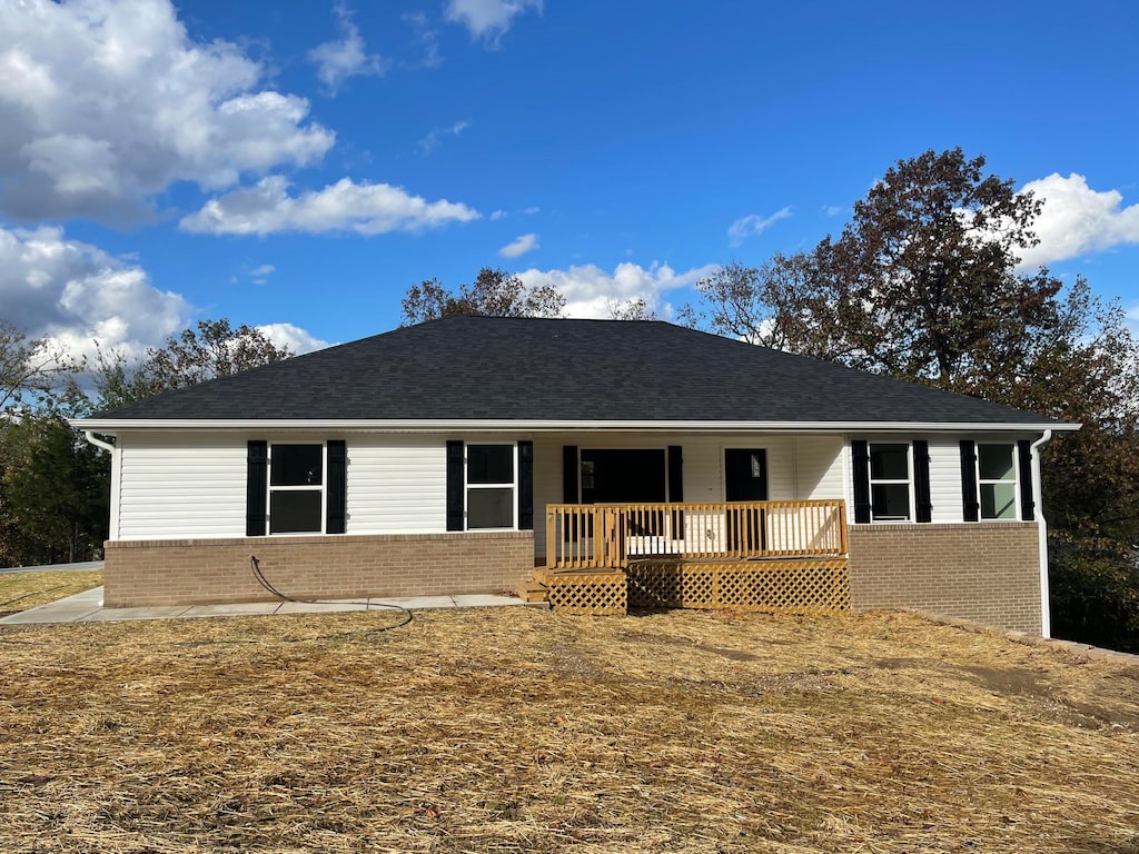 ranch-style house featuring a wooden deck