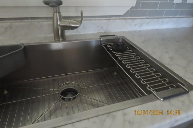 interior details with decorative backsplash and sink