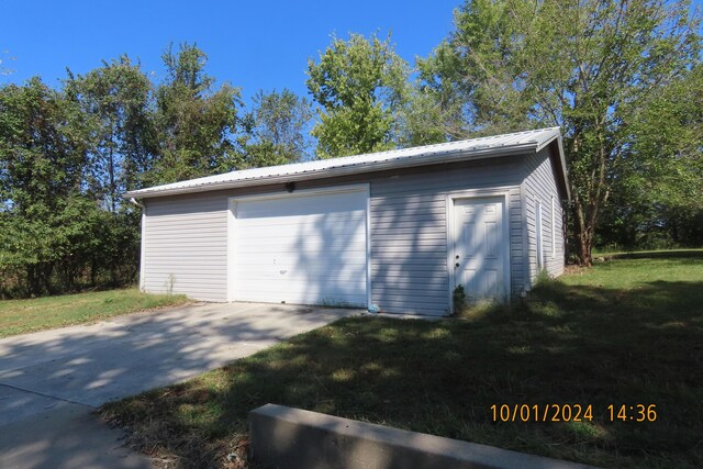 1504 S 14th Ave, Ozark, MO 65721 - detached garage featuring concrete driveway