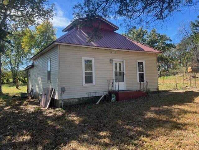 back of house with a lawn