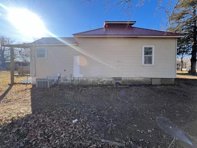 view of home's exterior with cooling unit