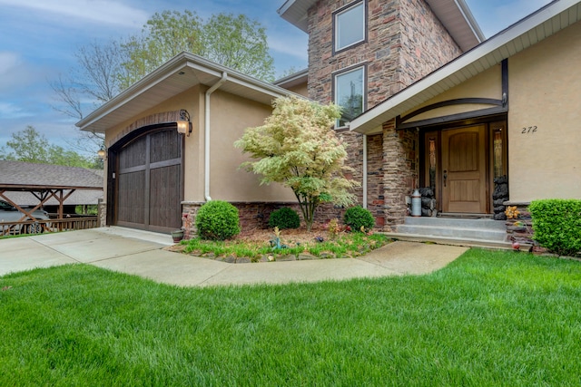 property entrance with a yard