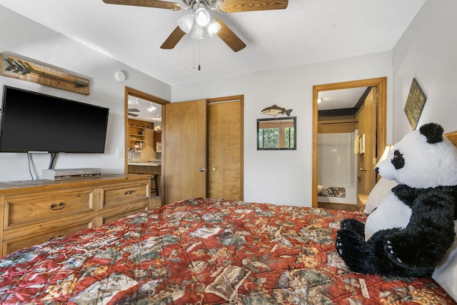 bedroom featuring a textured ceiling and ceiling fan