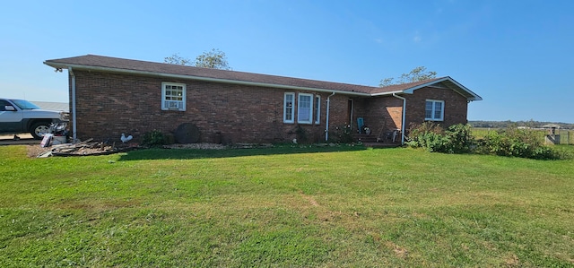 ranch-style house featuring a front yard