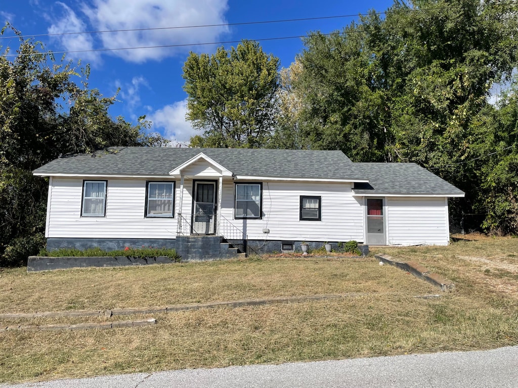 ranch-style home with a front lawn