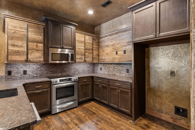 469 Valley Creek Rd, Clever, MO 65631