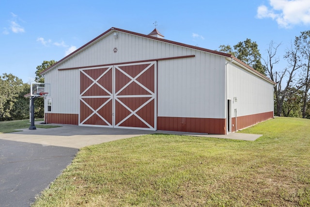 view of outbuilding with a yard