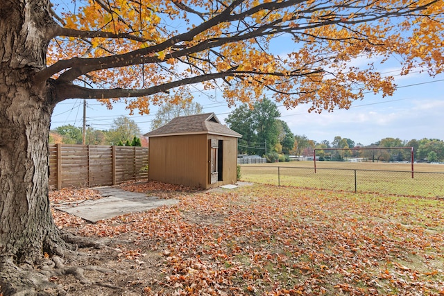 view of yard with a storage shed