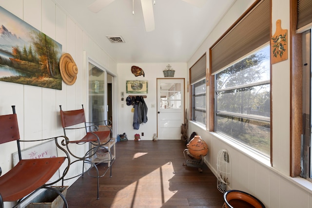 sunroom with ceiling fan