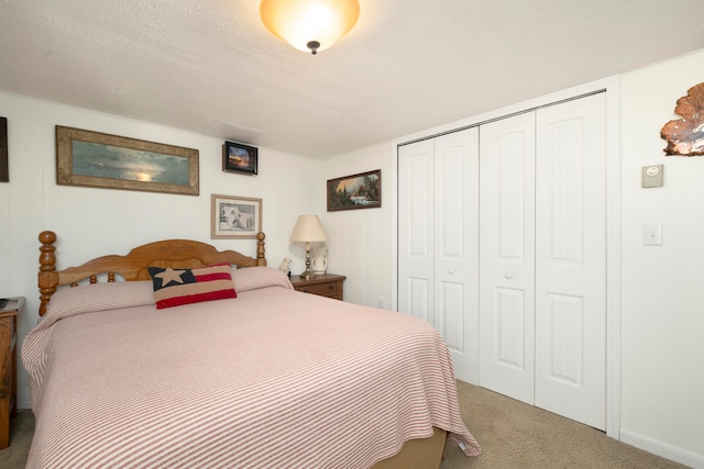 bedroom featuring a textured ceiling, a closet, and carpet flooring