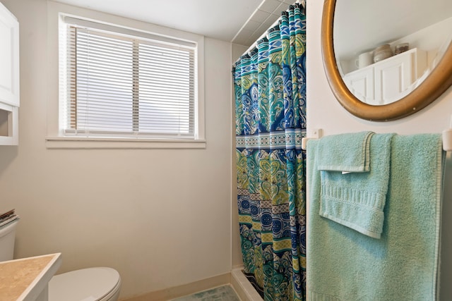 bathroom featuring a shower with curtain, vanity, and toilet