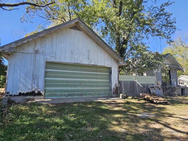 204 E Olive St, El Dorado Springs, MO 64744 - garage with fence