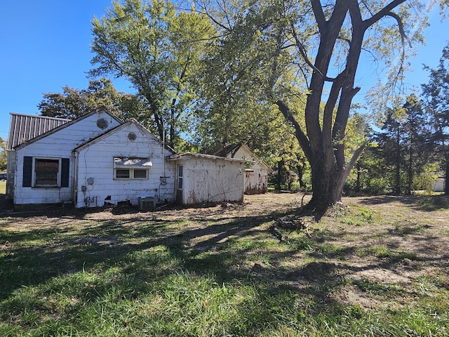 204 E Olive St, El Dorado Springs, MO 64744 - view of side of home featuring central AC unit