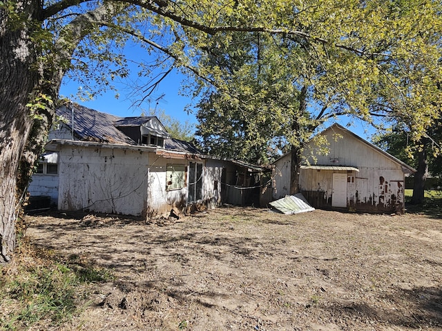 204 E Olive St, El Dorado Springs, MO 64744 - view of yard