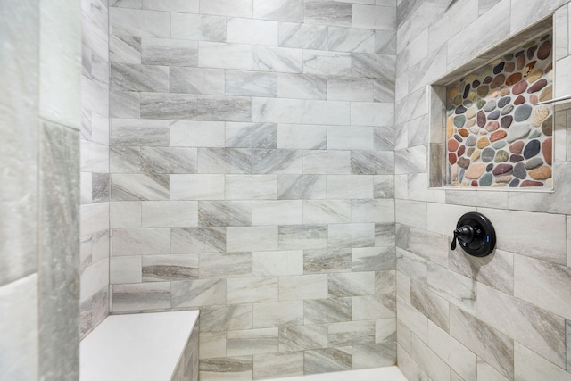 bathroom featuring tiled shower