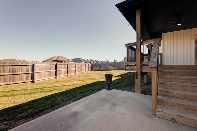 view of yard featuring a patio