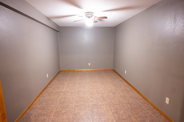 empty room with ceiling fan