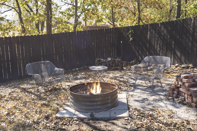 view of patio with an outdoor fire pit