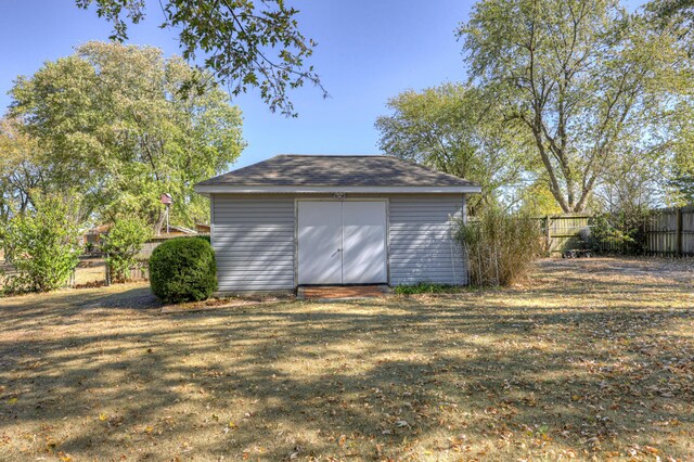 garage featuring a lawn