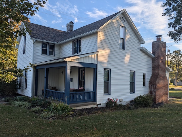 view of front of home with a front yard and covered porch