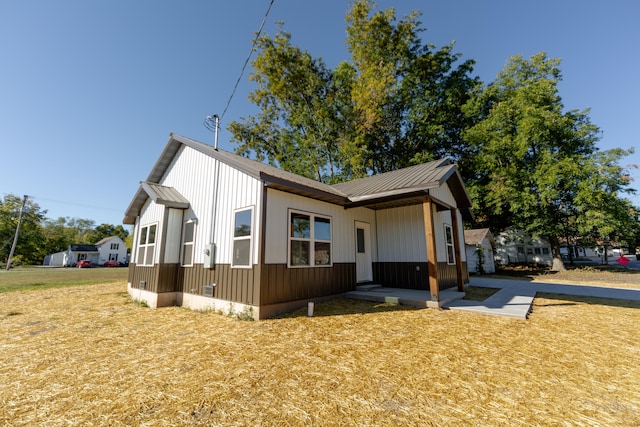 view of side of property with a lawn