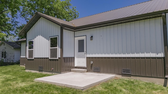 322 W Jefferson St, Bolivar, MO 65613 - back of house with a lawn, metal roof, and a patio area