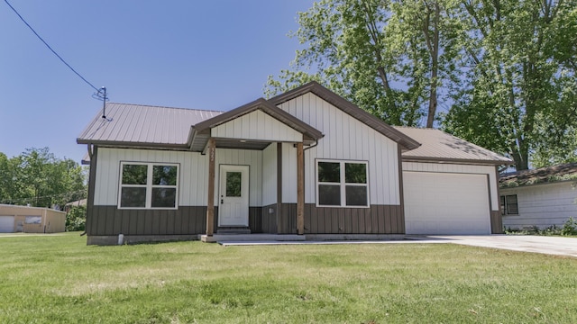 322 W Jefferson St, Bolivar, MO 65613 - modern inspired farmhouse featuring concrete driveway, an attached garage, a front lawn, and metal roof