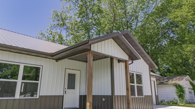 322 W Jefferson St, Bolivar, MO 65613 - view of front of house featuring metal roof