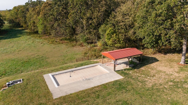 entry to storm shelter featuring a lawn