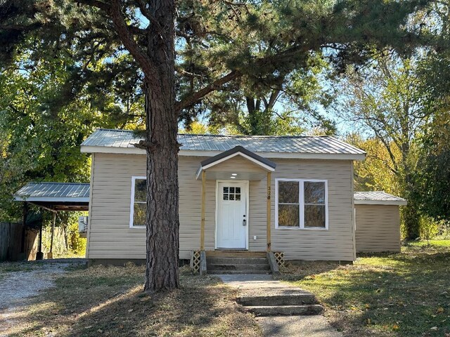 320 W N St, Mountain Grove, MO 65711 - bungalow-style home with metal roof and entry steps