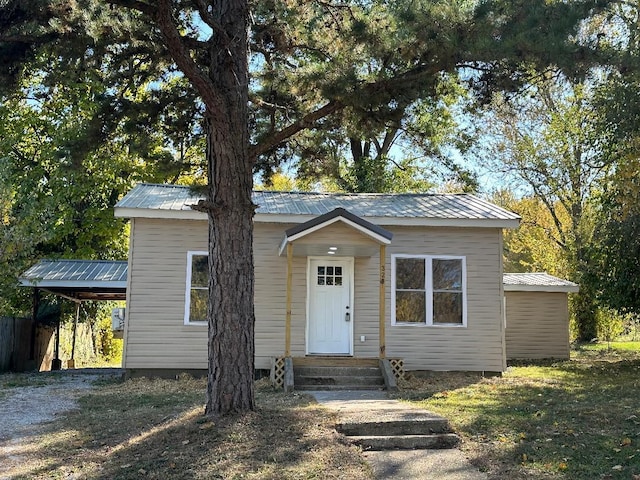 320 W N St, Mountain Grove, MO 65711 - bungalow-style home with metal roof and entry steps