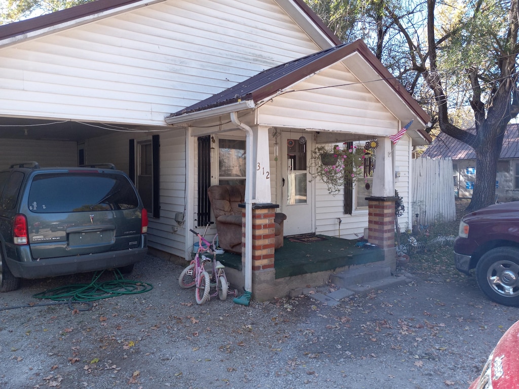 view of front facade with a carport