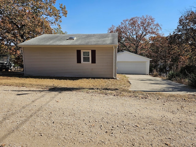 view of side of property featuring an outdoor structure and a garage