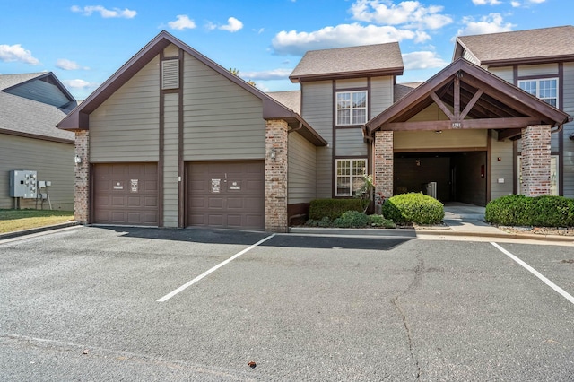 view of front property featuring a garage