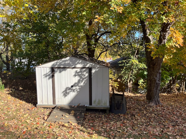 view of outbuilding