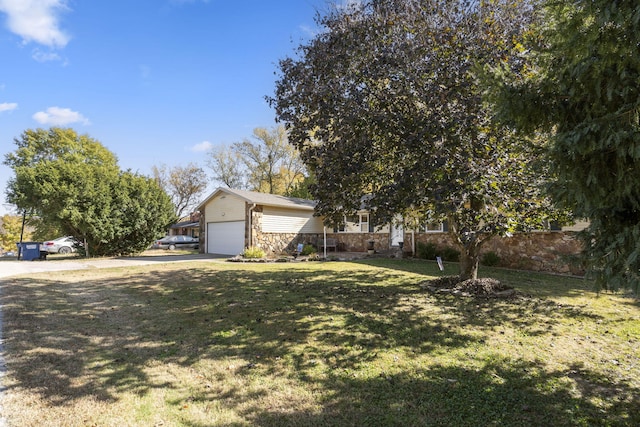 view of front of house featuring a front yard