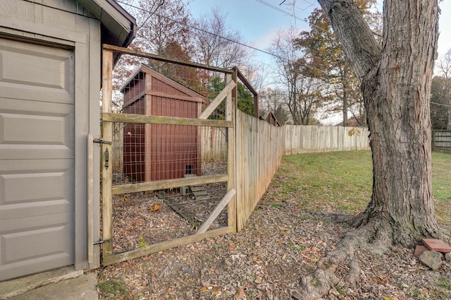 view of yard with an outdoor structure