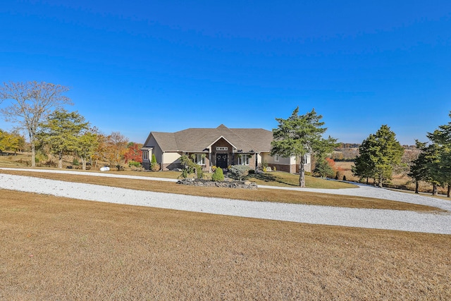 view of front of home featuring a front yard