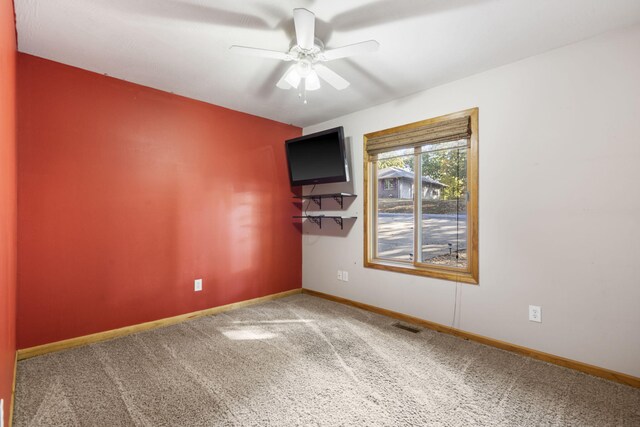 spare room with carpet flooring and ceiling fan