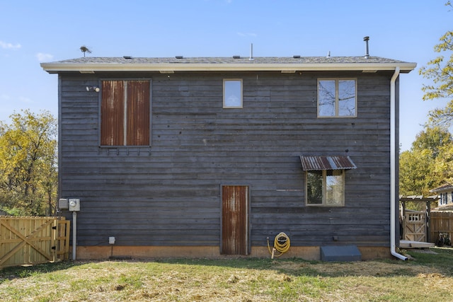 exterior space featuring a lawn